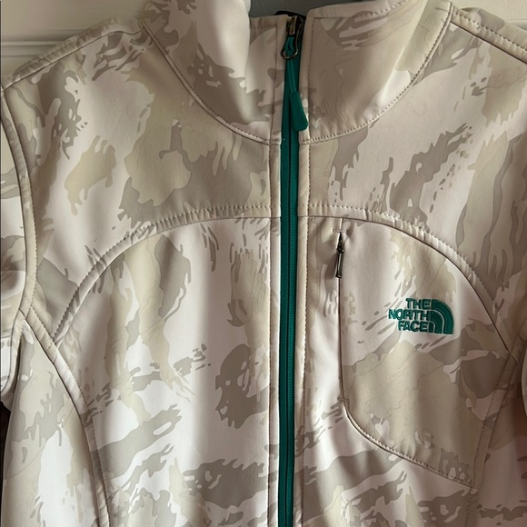 The North Face Women's Apex Bionic White Jacket - Picture 3 of 9